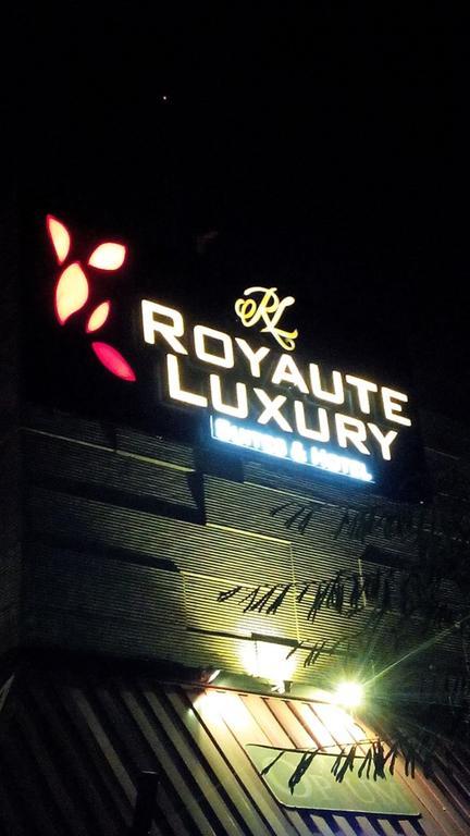 Royaute Luxury Suites And Hotel Gulberg Lahaur Zewnętrze zdjęcie